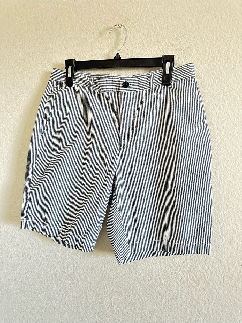 Michael Kors Men's Navy and White Seersucker Flat-Front Shorts